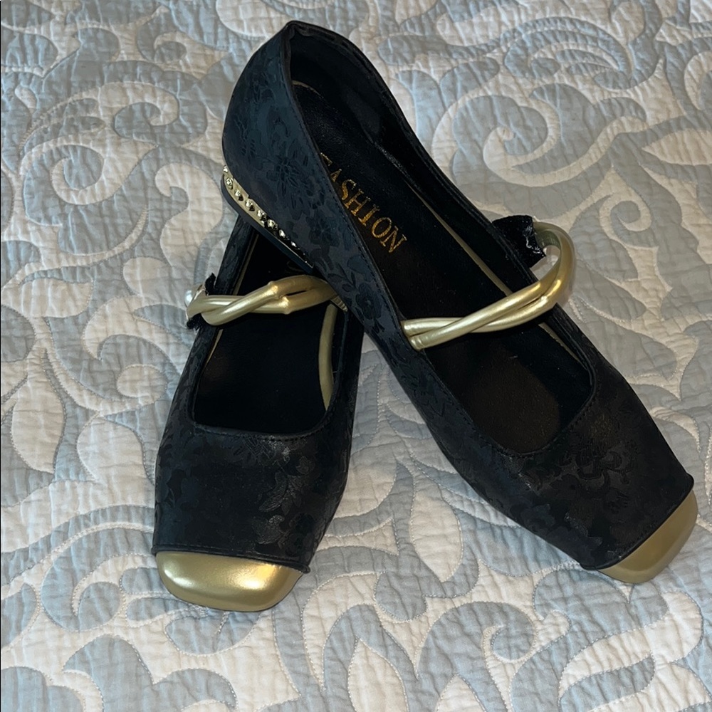 Black & Gold Mary Jane Shoes. 9 narrow. Brocade, pearl accent strap. Gold toe.